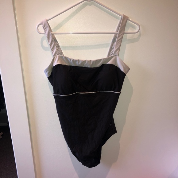 black and white one-piece bathing suit - Picture 1 of 1